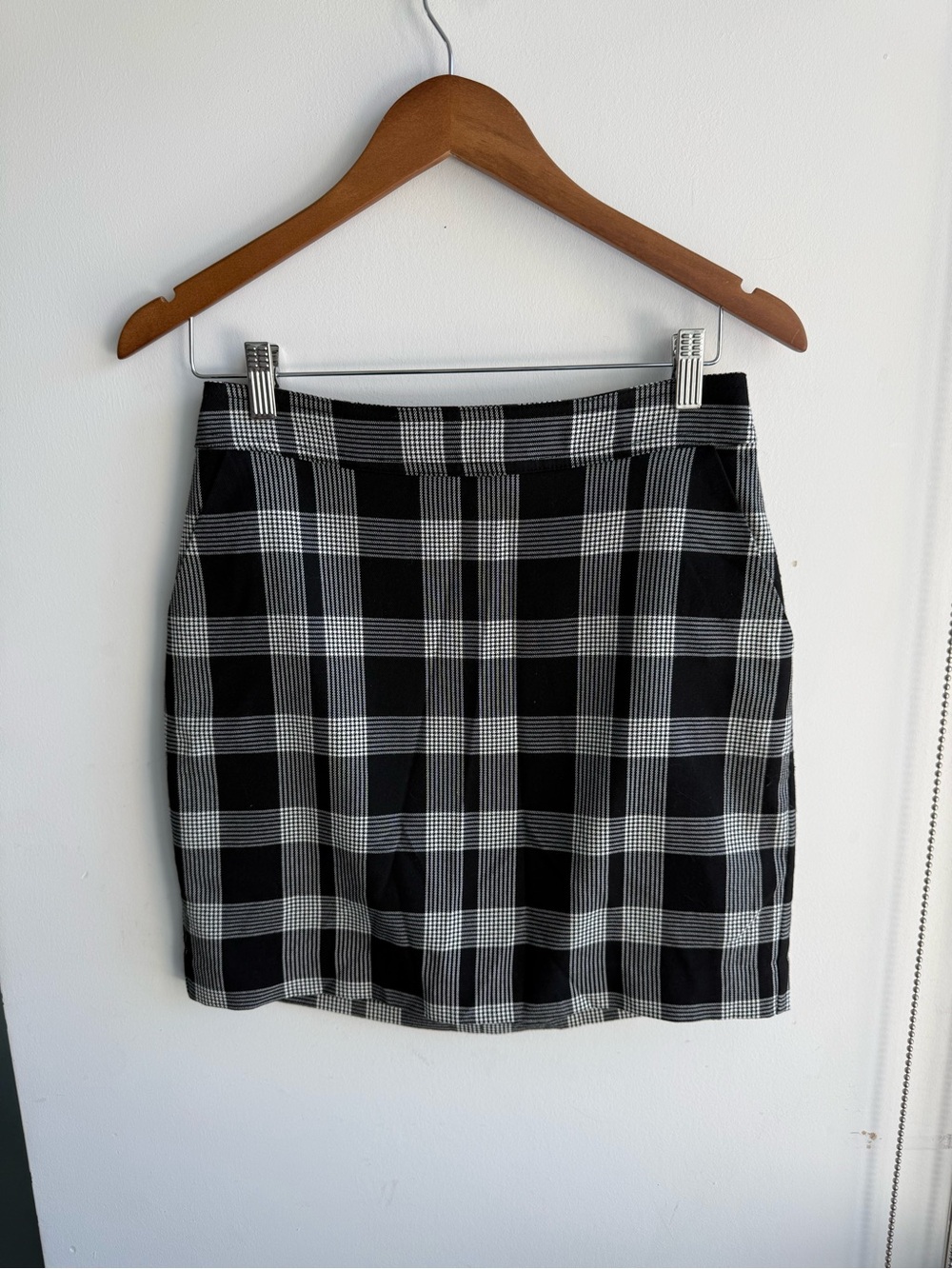 GAP Black and White Plaid Mini Skirt - Straight Silhouette
